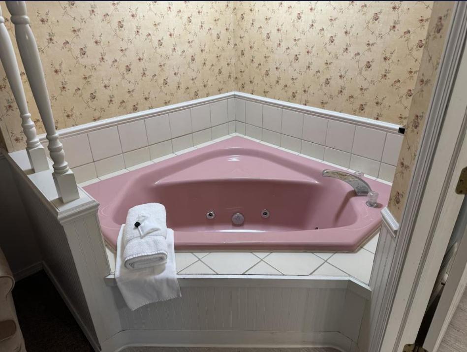 Deluxe King Room interior